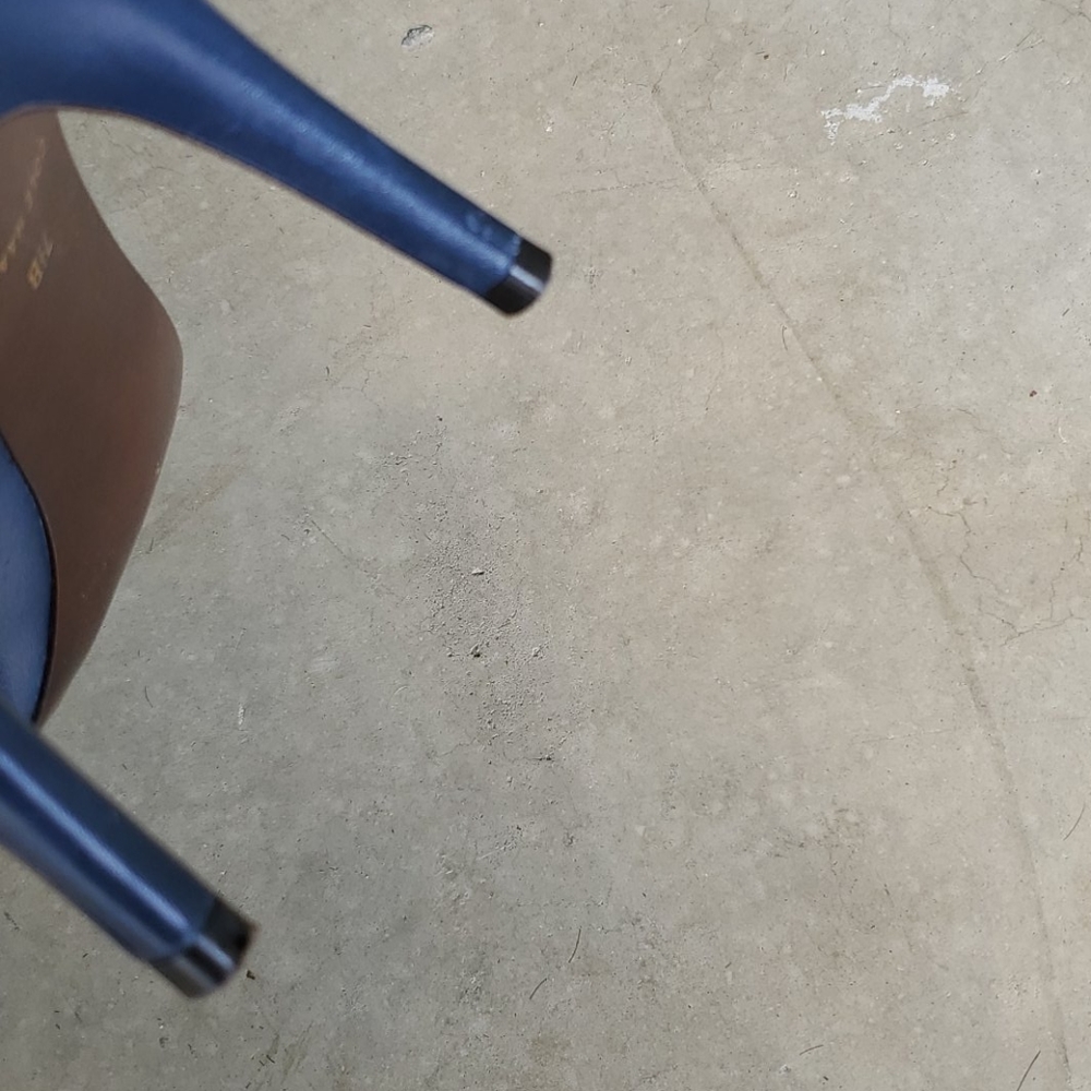 Shoes - Picture 4 of 6